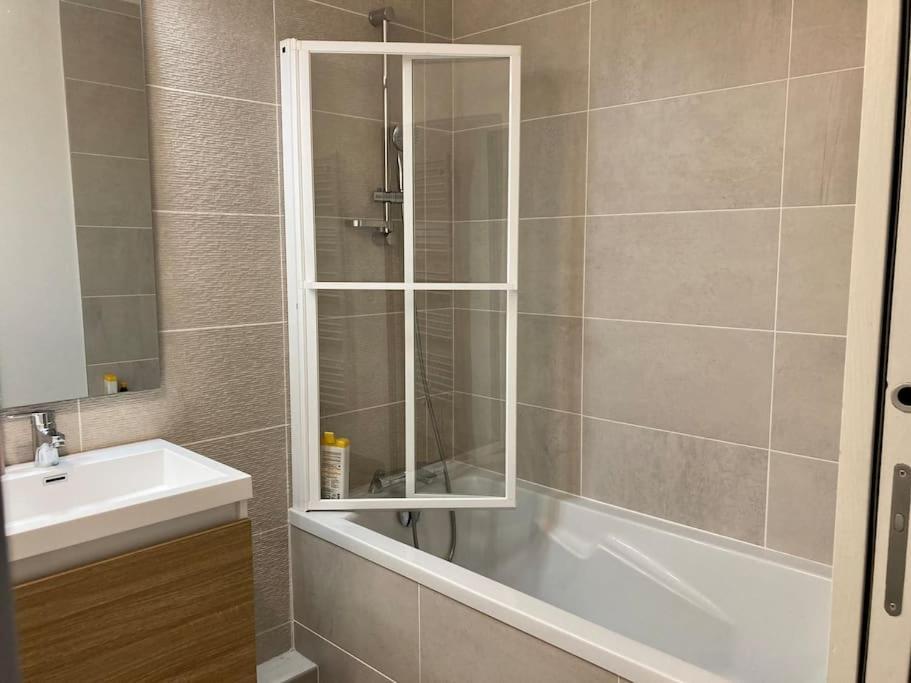 Quai Sud - Gare, 100 M2, Parking, Wifi, Superette, Lave Linge Apartment Angers Exterior photo